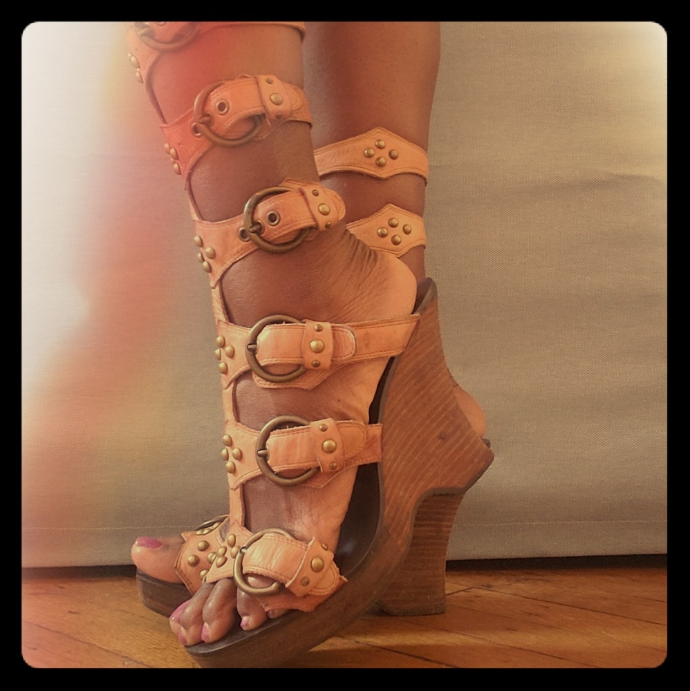 Roman style wedges
